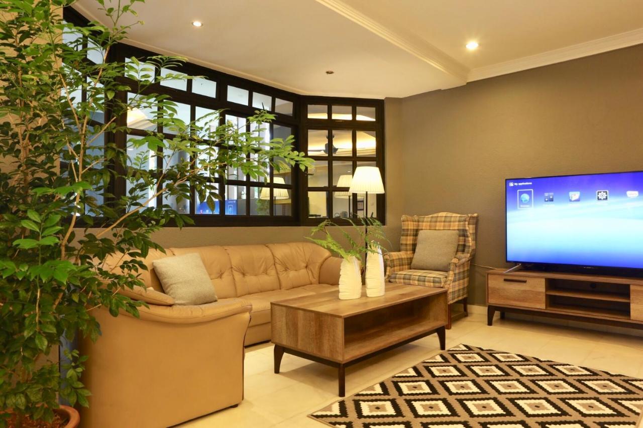G Beach Front Villa Batu Feringgi Exteriér fotografie