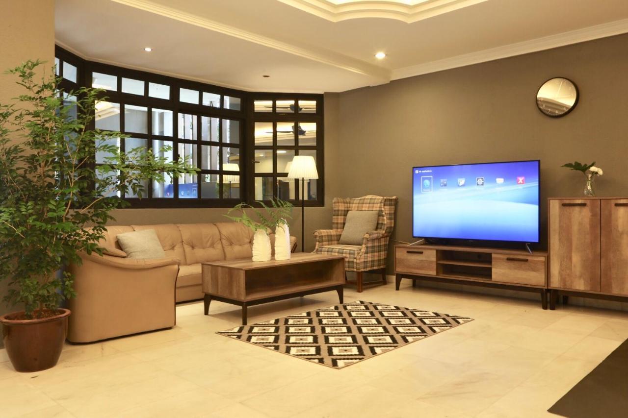 G Beach Front Villa Batu Feringgi Exteriér fotografie