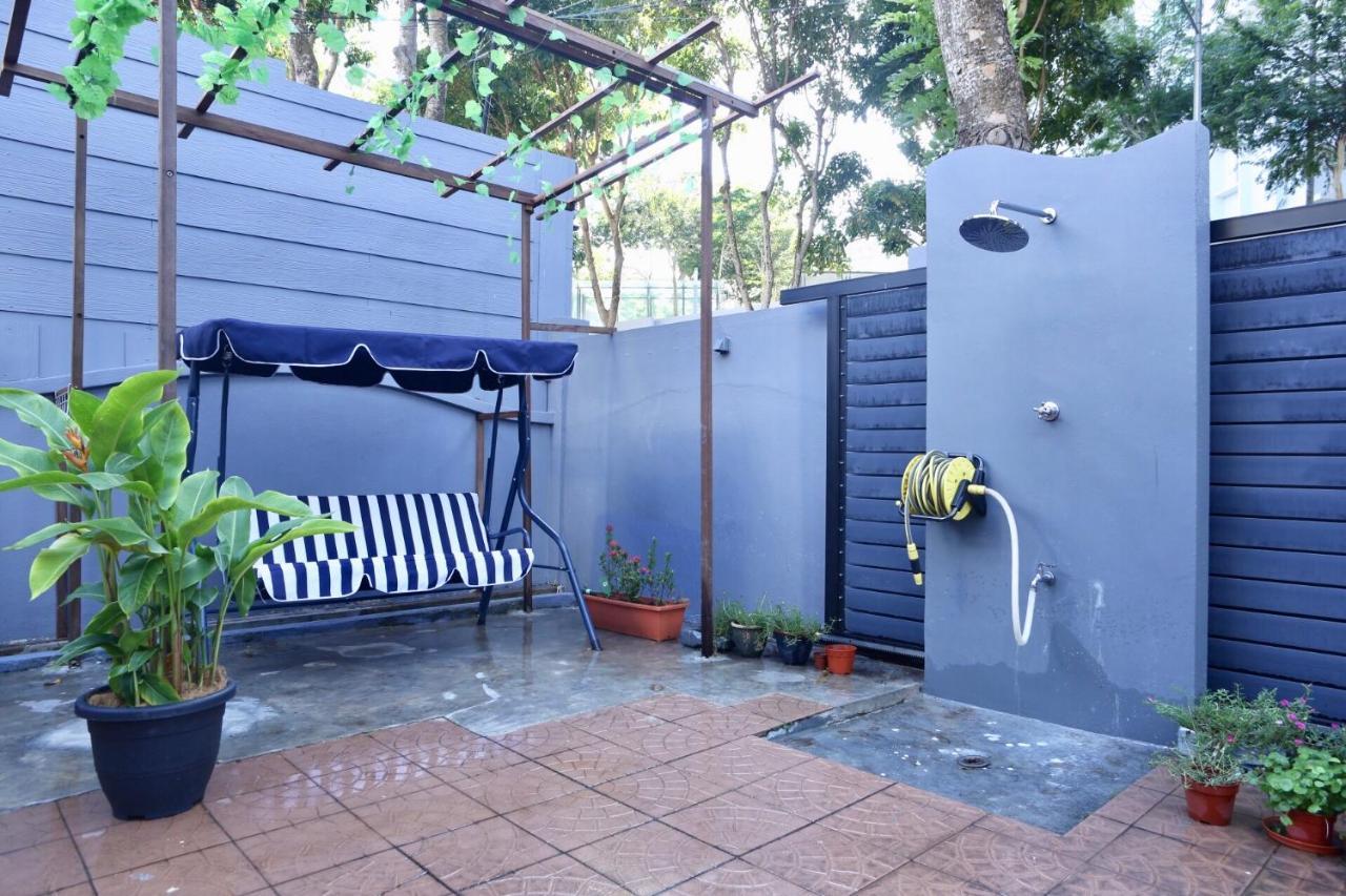 G Beach Front Villa Batu Feringgi Exteriér fotografie