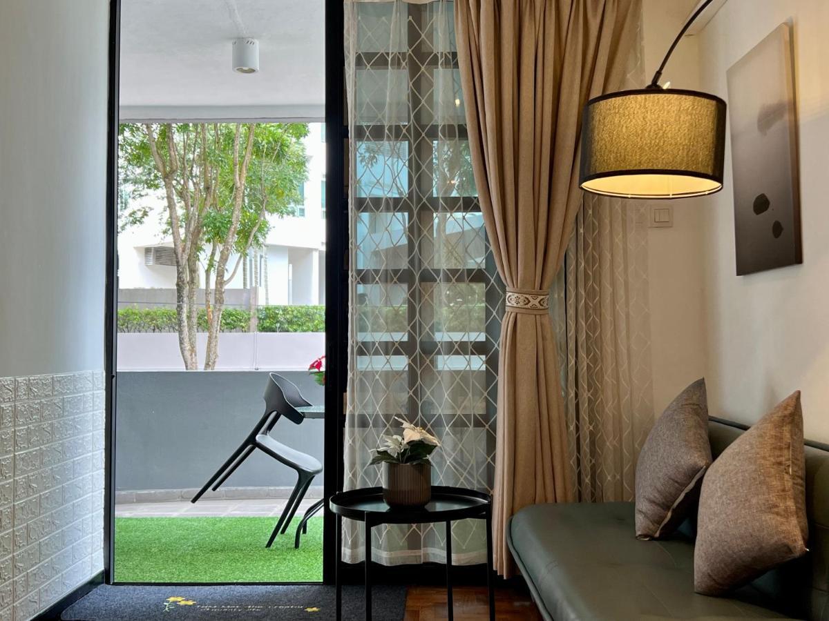 G Beach Front Villa Batu Feringgi Exteriér fotografie