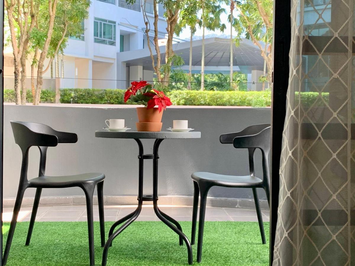 G Beach Front Villa Batu Feringgi Exteriér fotografie