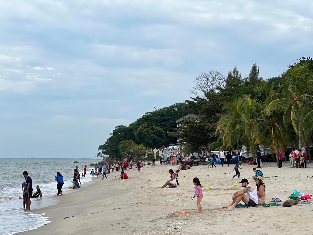 G Beach Front Villa Batu Feringgi Exteriér fotografie